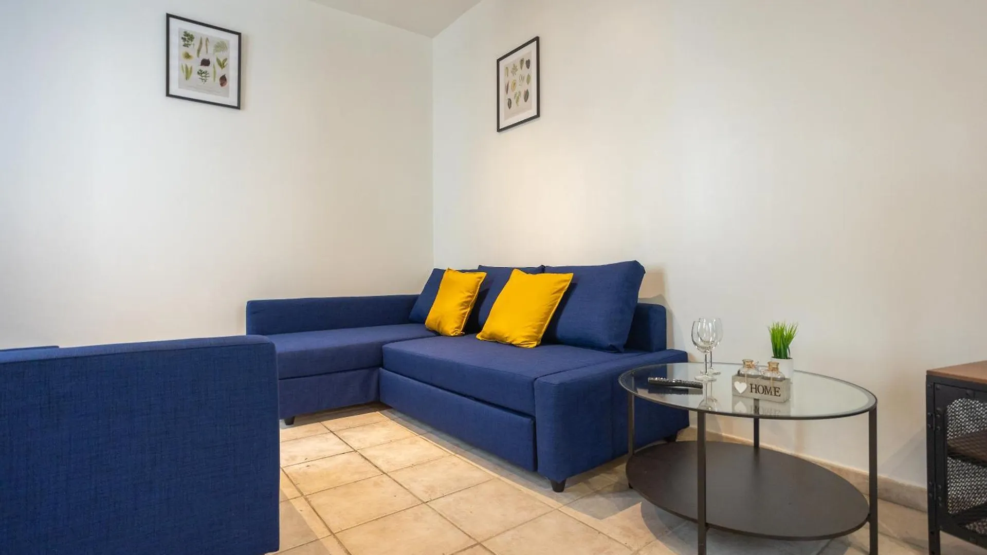 Apartment Studio En Plein Coeur De Paris Deuxieme Arrondissement Quartier Montergueil Chatelet France