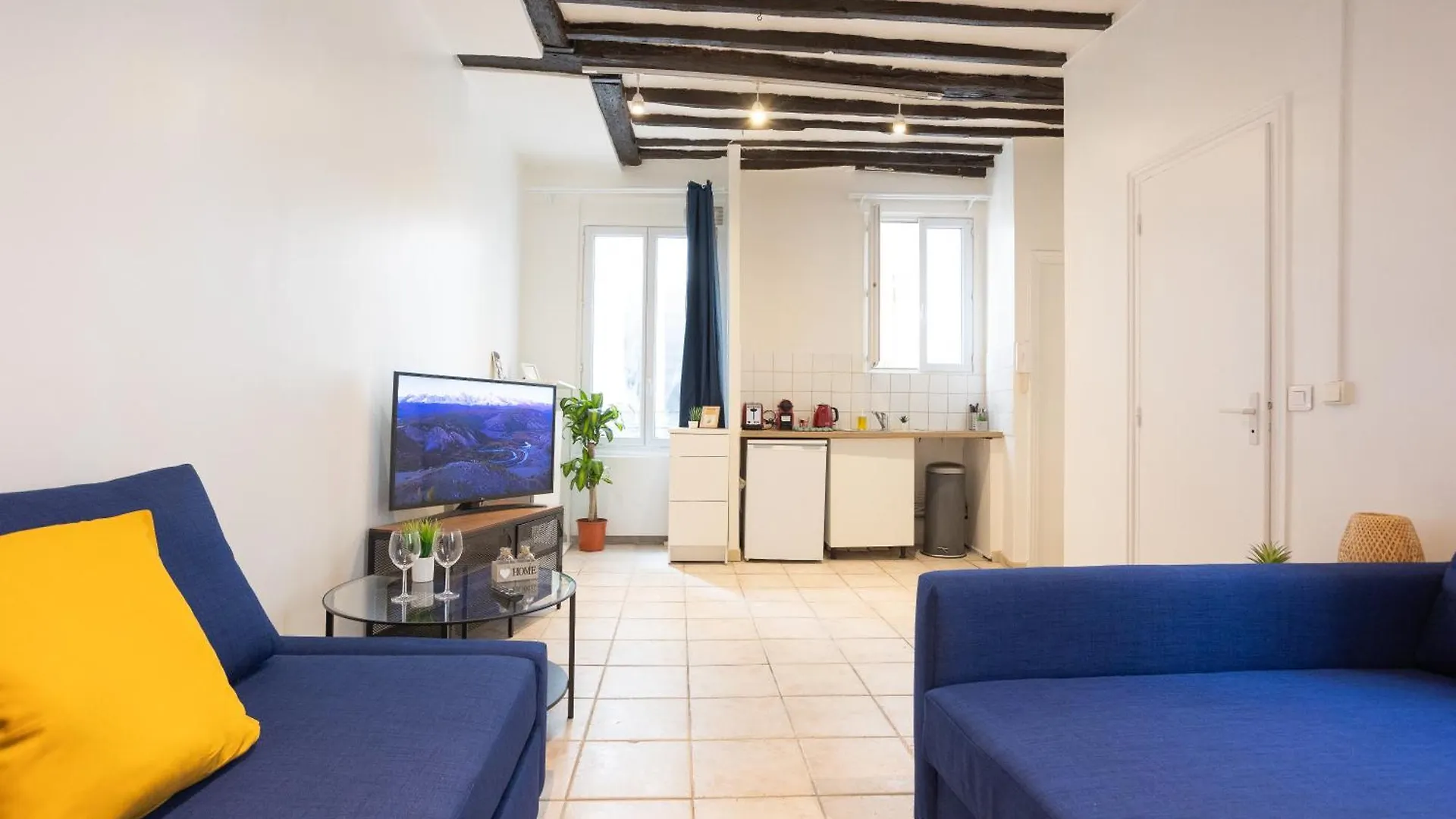 Apartment Studio En Plein Coeur De Paris Deuxieme Arrondissement Quartier Montergueil Chatelet