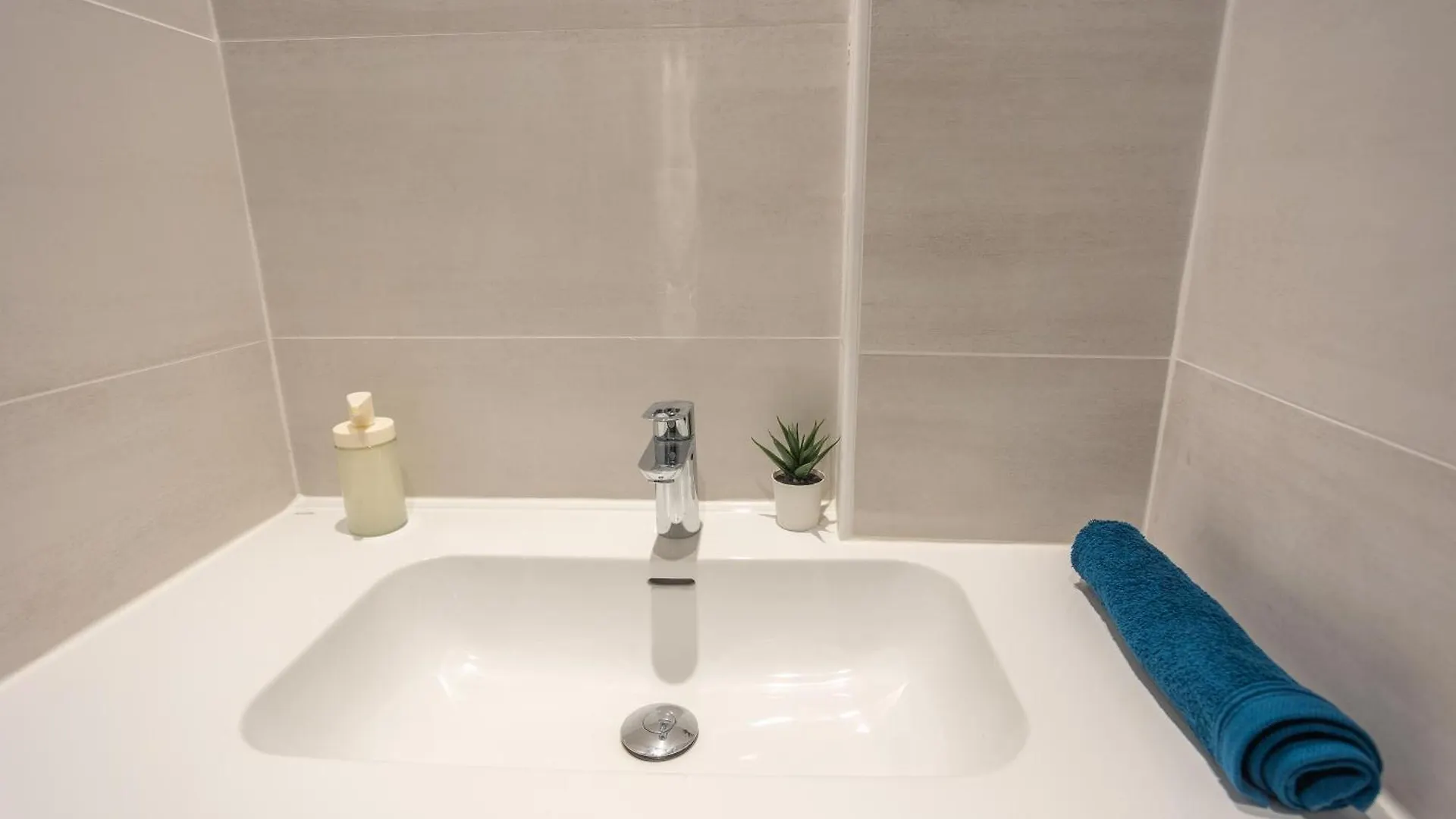 Studio En Plein Coeur De Paris Deuxieme Arrondissement Quartier Montergueil Chatelet Apartment